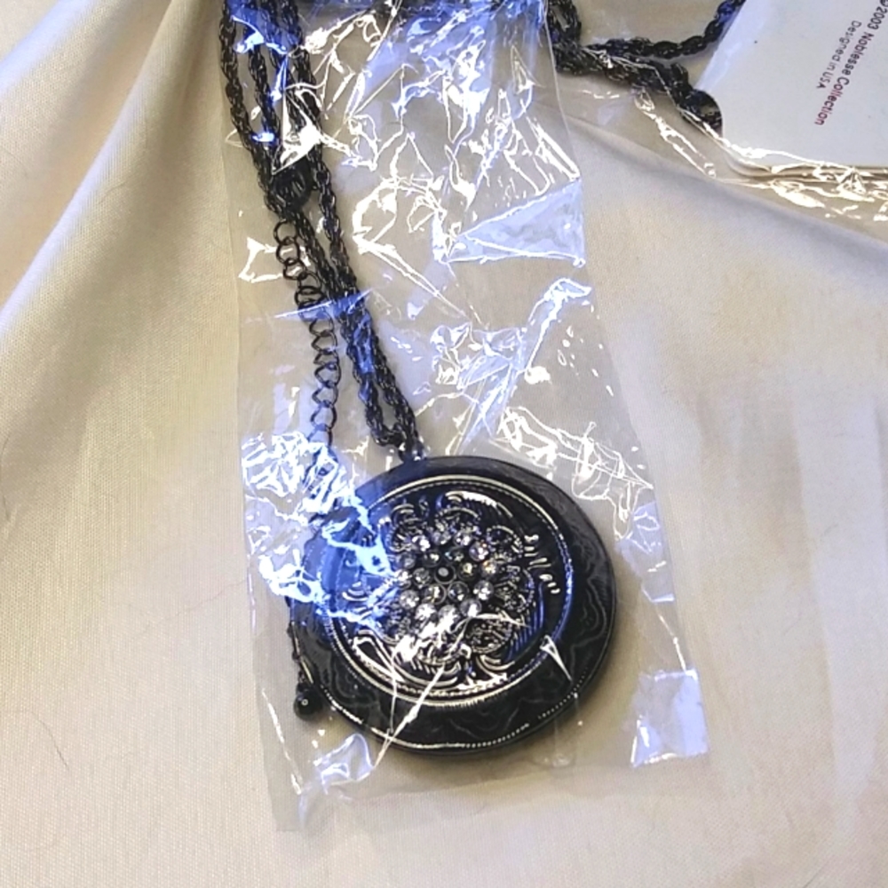 Noblesse Collection Necklace Locket